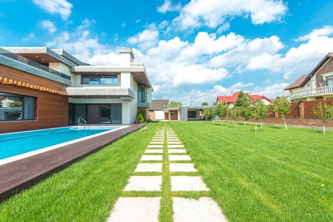 Mosquito Season in Queens: How to Protect Your Backyard This Spring